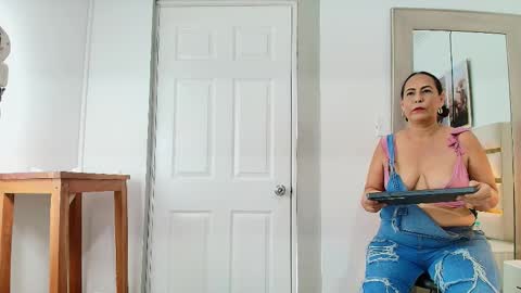 sara online show from December 22, 8:39 pm