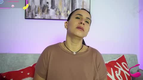 Snapshot of sara_charmy chatting on November 30, 11:47 am online show from November 30, 11:47 am