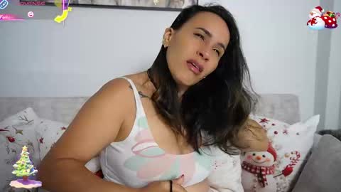 Snapshot of sara_charmy chatting on December 16, 11:04 am online show from December 16, 11:04 am