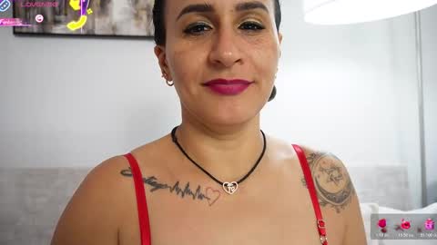 Snapshot of sara_charmy chatting on January 5, 5:27 pm online show from January 5, 5:27 pm