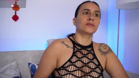 Snapshot of sara_charmy chatting on March 2, 11:06 am online show from March 2, 11:06 am
