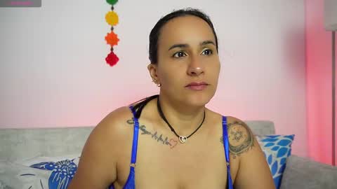 Snapshot of sara_charmy chatting on March 16, 11:14 am online show from March 16, 11:14 am