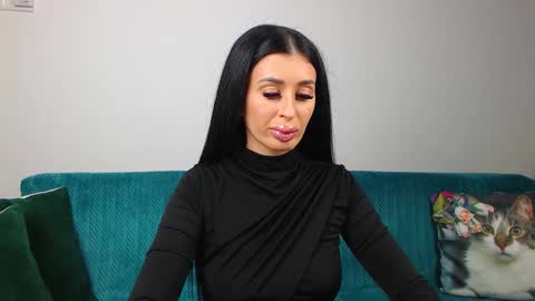 Snapshot of sara_daisy chatting on December 14, 5:29 pm Im Sara I am happy to be here online show from December 14, 5:29 pm