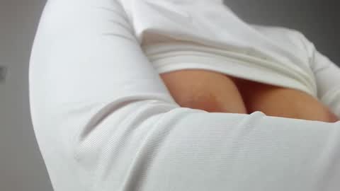 Im Sara I am happy to be here  online show from January 31, 7:11 pm