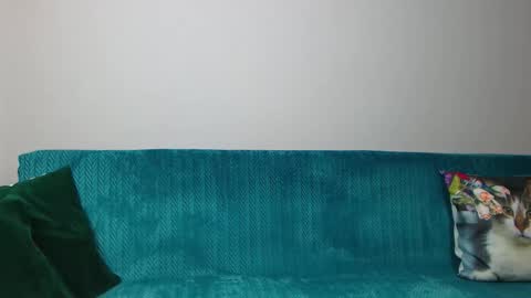 Im Sara I am happy to be here  online show from March 19, 6:01 pm