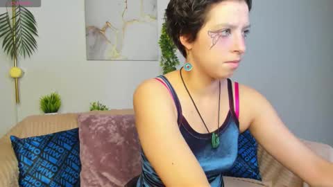 Sarah online show from November 18, 9:03 am