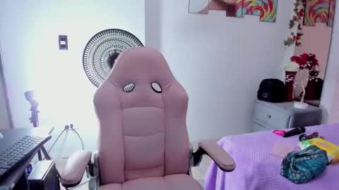 Snapshot of sara_hot_2 chatting on February 6, 12:19 pm no limits sarah online show from February 6, 12:19 pm