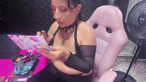 Snapshot of sara_hot_2 chatting on April 8, 12:27 pm no limits sarah online show from April 8, 12:27 pm