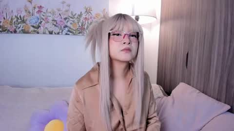 Sara  new account  give me thomb up  Follow me   help me reach 15k followers again   online show from October 12, 9:58 pm