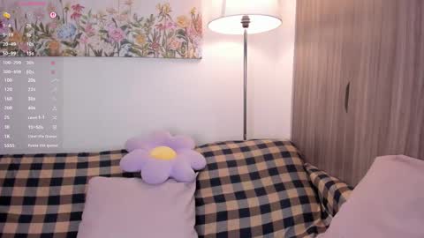 Snapshot of sara_kim_ chatting on January 14, 10:14 pm Sara new account give me thomb up Follow me help me reach 15k followers again online show from January 14, 10:14 pm