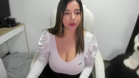 Snapshot of sara_lizcano chatting on February 17, 10:51 am sarah LIZCANO....... online show from February 17, 10:51 am