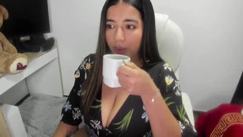 Snapshot of sara_lizcano chatting on February 27, 10:48 am sarah LIZCANO....... online show from February 27, 10:48 am