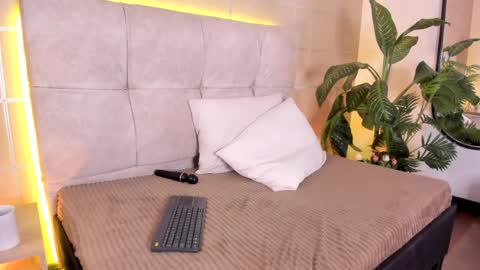 Sara  online show from May 11, 4:04 pm