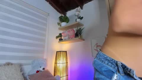 Snapshot of sara_madrid_ chatting on April 30, 1:06 pm online show from April 30, 1:06 pm