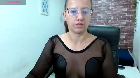 Snapshot of sara_marris0n chatting on December 3, 1:54 pm Sara online show from December 3, 1:54 pm