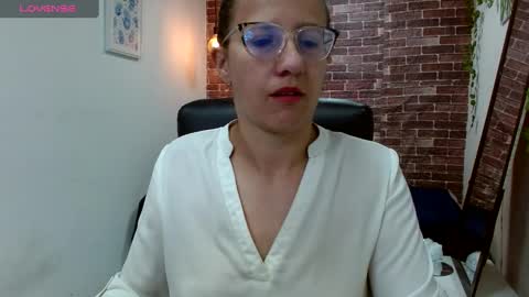 Snapshot of sara_marris0n chatting on December 4, 11:30 am Sara online show from December 4, 11:30 am