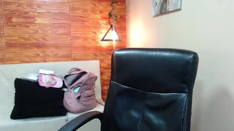 Snapshot of sara_marris0n chatting on December 5, 4:55 pm Sara online show from December 5, 4:55 pm
