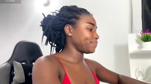Snapshot of sara_muscle chatting on January 8, 1:42 am Sara online show from January 8, 1:42 am