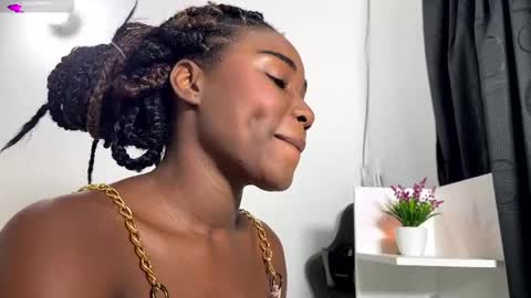 Snapshot of sara_muscle chatting on January 23, 2:12 am Sara online show from January 23, 2:12 am