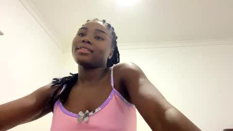 Snapshot of sara_muscle chatting on February 9, 4:46 am Sara online show from February 9, 4:46 am