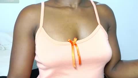 Snapshot of sara_muscle chatting on March 11, 2:54 am Sara online show from March 11, 2:54 am