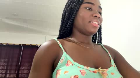 Snapshot of sara_muscle chatting on September 22, 2:41 pm Sara online show from September 22, 2:41 pm