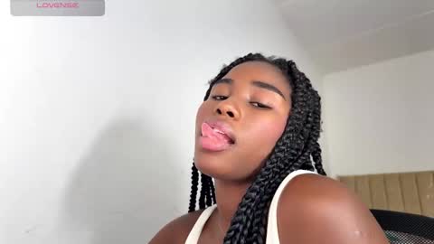 Snapshot of sara_muscle chatting on October 2, 11:45 pm Sara online show from October 2, 11:45 pm