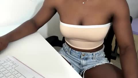 Sara online show from November 5, 8:53 pm