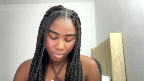 Sara online show from April 1, 7:00 pm