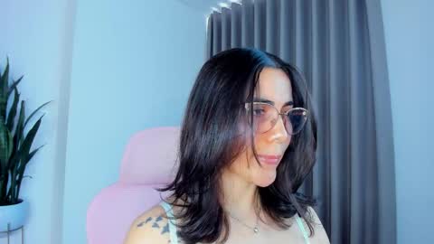 Sara online show from April 30, 8:37 pm