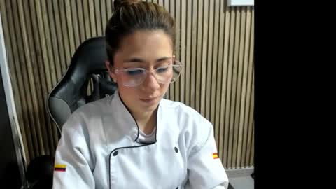 sara_roades online show from October 21, 1:34 pm
