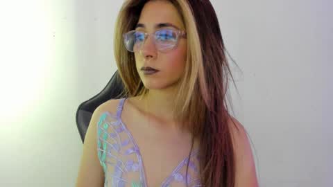 sara_roades online show from November 15, 11:10 pm