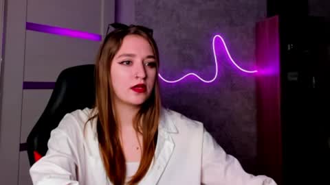 Sara online show from April 9, 9:20 pm