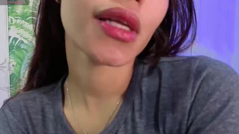 Snapshot of sara_sharma chatting on November 10, 3:33 pm sara online show from November 10, 3:33 pm