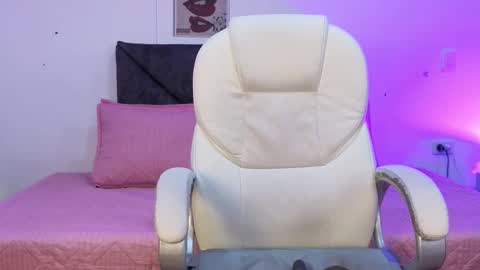 Snapshot of sara_sharma chatting on November 20, 2:50 pm sara online show from November 20, 2:50 pm