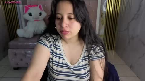 Snapshot of sara_tellez_s chatting on May 23, 3:23 am Sara T. online show from May 23, 3:23 am