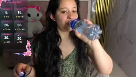 Snapshot of sara_tellez_s chatting on May 26, 3:13 am Sara T. online show from May 26, 3:13 am