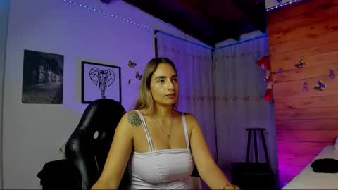 Snapshot of sara_thompson01 chatting on February 3, 6:22 am SARA online show from February 3, 6:22 am