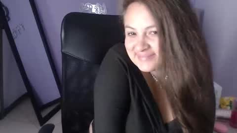 Snapshot of sara_thonson_ chatting on December 11, 6:25 am sara_thonson_ online show from December 11, 6:25 am