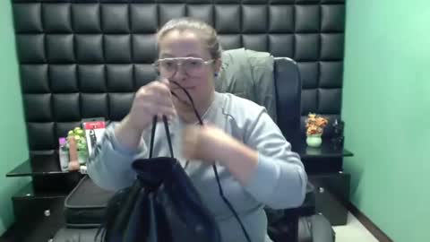 Snapshot of sara_thonson_ chatting on February 21, 3:23 am sara_thonson_ online show from February 21, 3:23 am