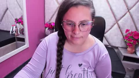 Snapshot of sara_thonson_ chatting on October 2, 4:41 am sara_thonson_ online show from October 2, 4:41 am