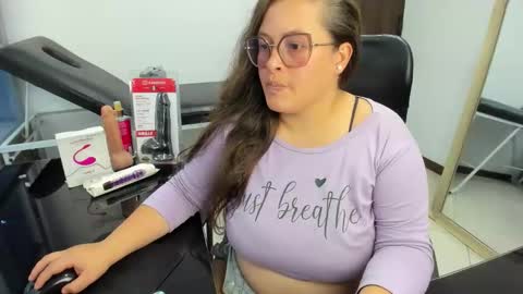 sara_thonson_ online show from February 12, 8:15 pm