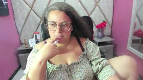 sara_thonson_ online show from April 11, 7:45 am