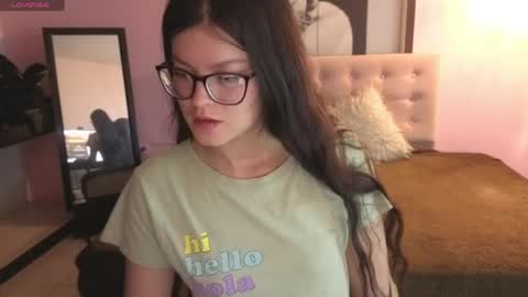 sara_valderrama_ online show from May 15, 1:51 pm