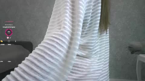 Snapshot of sara_whooops chatting on November 12, 7:24 pm Im Sara online show from November 12, 7:24 pm