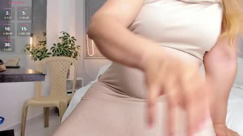 Snapshot of saraa_cute1 chatting on April 17, 3:37 pm Saraa Gomez online show from April 17, 3:37 pm