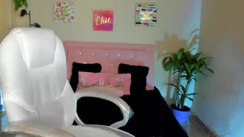 Sarah Ramirez online show from February 26, 11:52 am