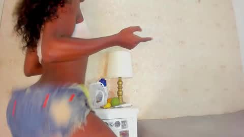 saraacollinss online show from November 15, 8:27 pm