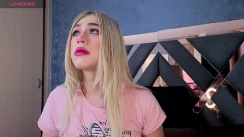 Snapshot of saraah_queen chatting on October 14, 4:13 am Sarah online show from October 14, 4:13 am