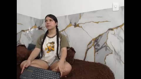 Snapshot of saraandthomas chatting on November 6, 9:37 pm sara and thomas online show from November 6, 9:37 pm